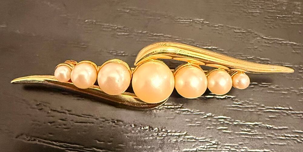 Vintage Signed Monet Faux Pearl Gold Tone Leaf Brooch